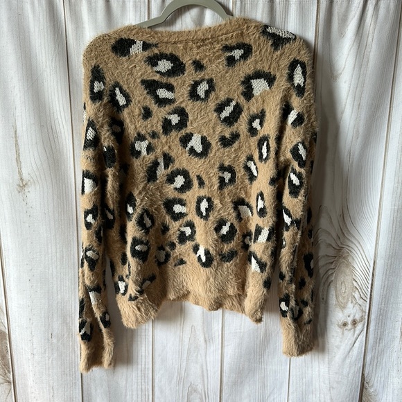Express Pink Leopard Print Fuzzy Soft Sweater Size Medium - Picture 9 of 12